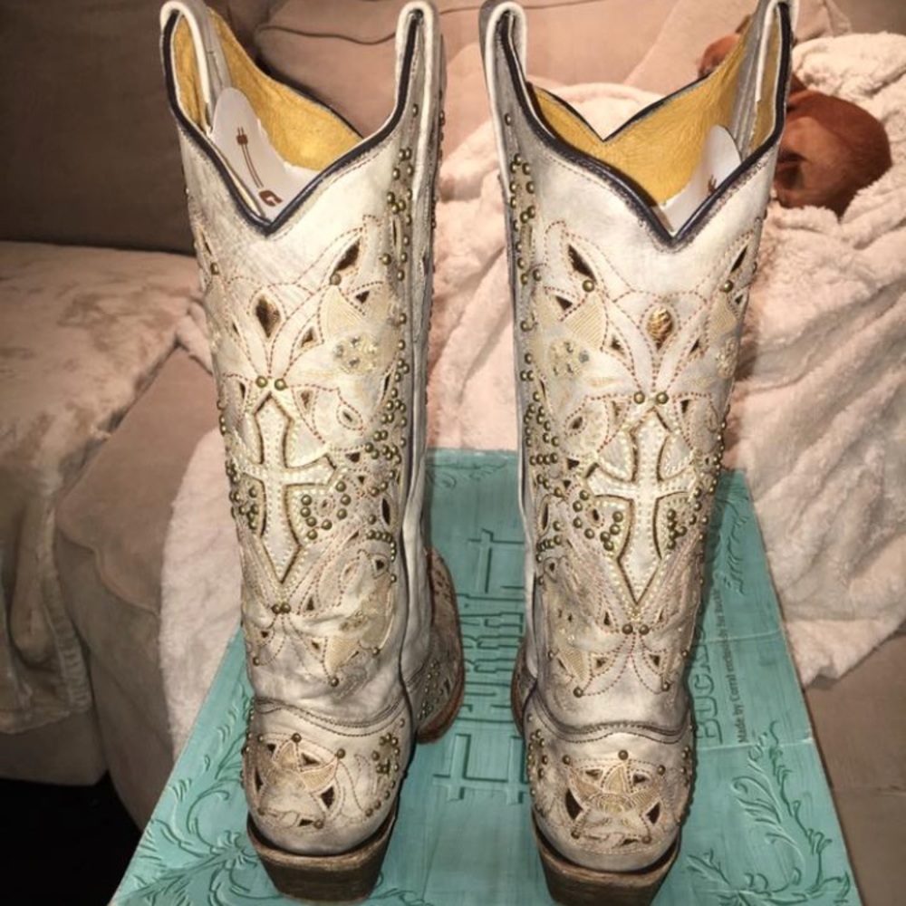 Gorgeous Corral Boots - Picture 2 of 6